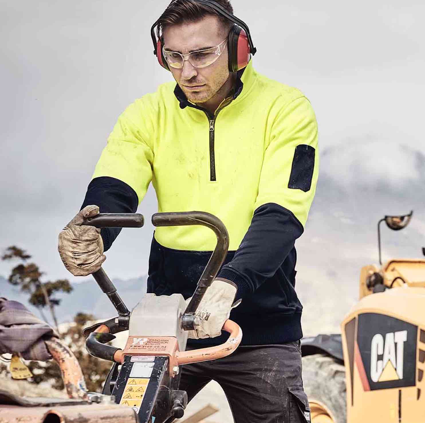 ZT476 Syzmik Unisex Hi Vis Half Zip Pullover 01